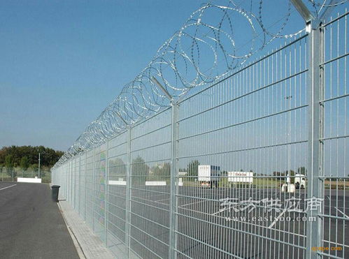 河北华久刀片刺绳护栏网 专业防护网的生产与应用