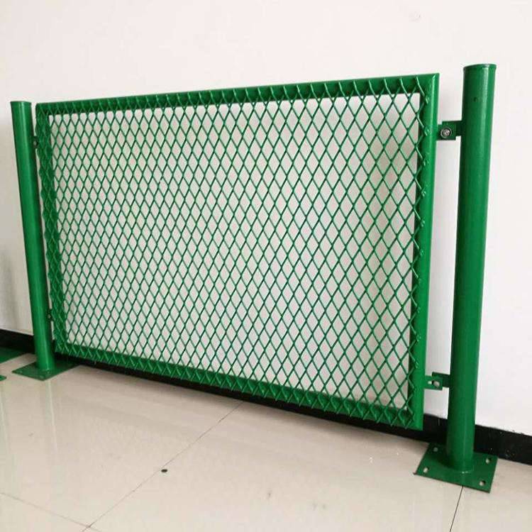 新野县铁路护栏网 守护安全，联通未来——浅析框架护栏网与公路护栏网的应用