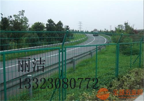 金属丝桃形立柱护栏网 优质厂家的产品特点详解